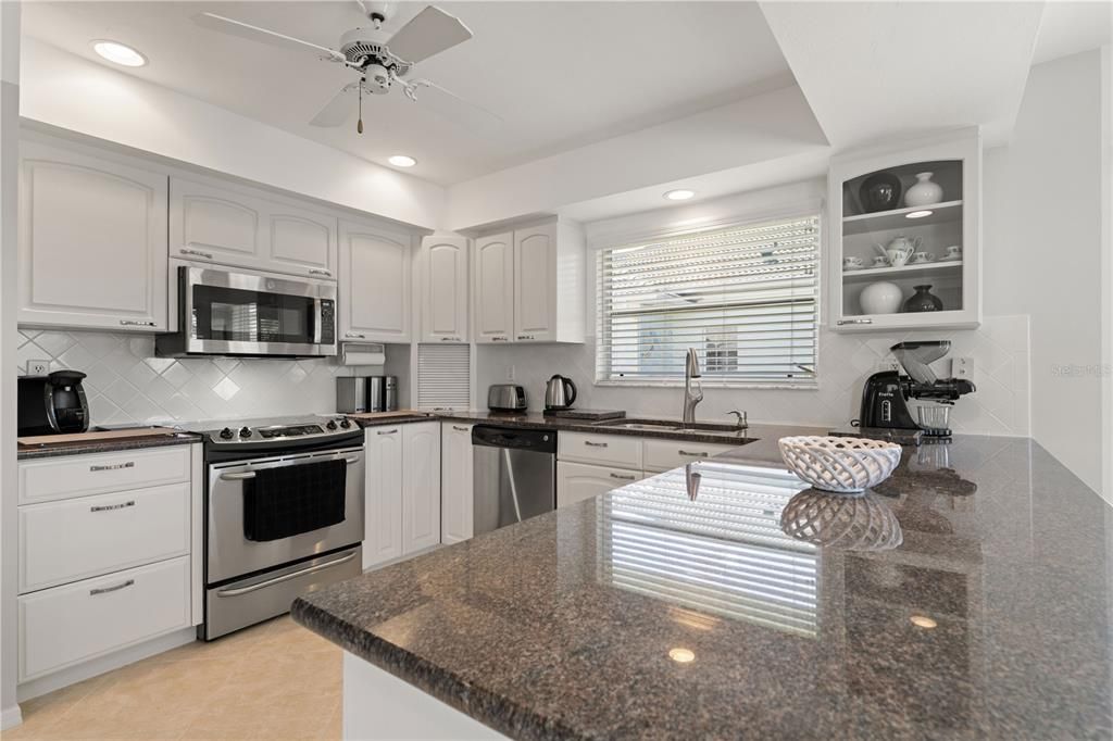 For Sale: $799,999 (3 beds, 2 baths, 2441 Square Feet)