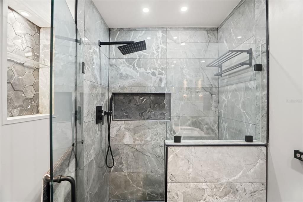 En Venta: $325,000 (3 camas, 2 baños, 1610 Pies cuadrados)