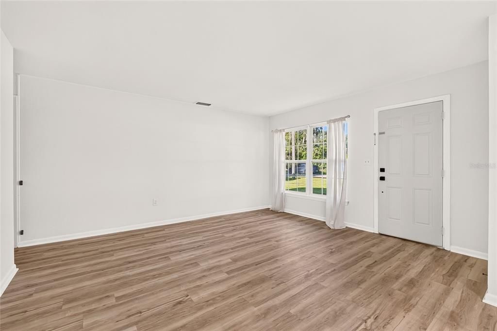 For Sale: $225,000 (3 beds, 2 baths, 1150 Square Feet)