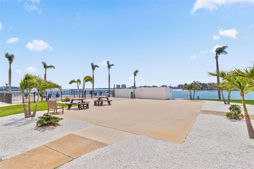 For Rent: $2,700 (2 beds, 2 baths, 1175 Square Feet)