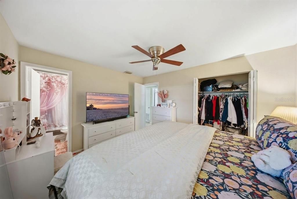 For Sale: $285,000 (3 beds, 2 baths, 1092 Square Feet)