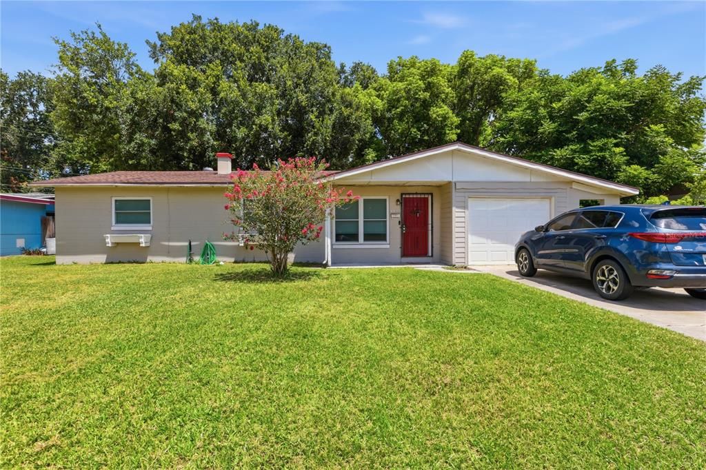 For Sale: $285,000 (3 beds, 2 baths, 1092 Square Feet)