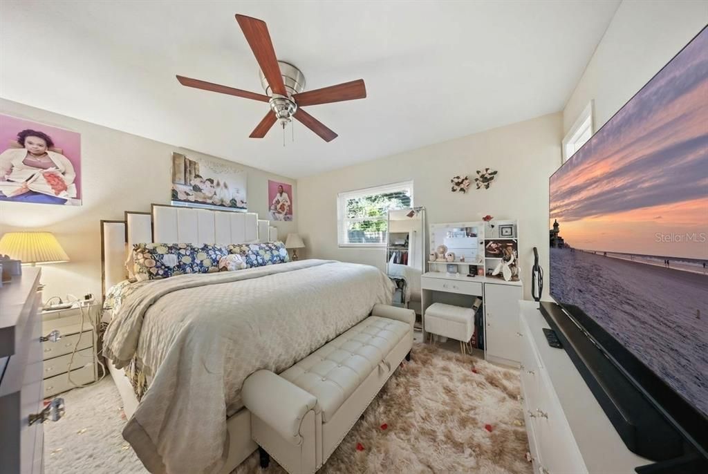 For Sale: $285,000 (3 beds, 2 baths, 1092 Square Feet)