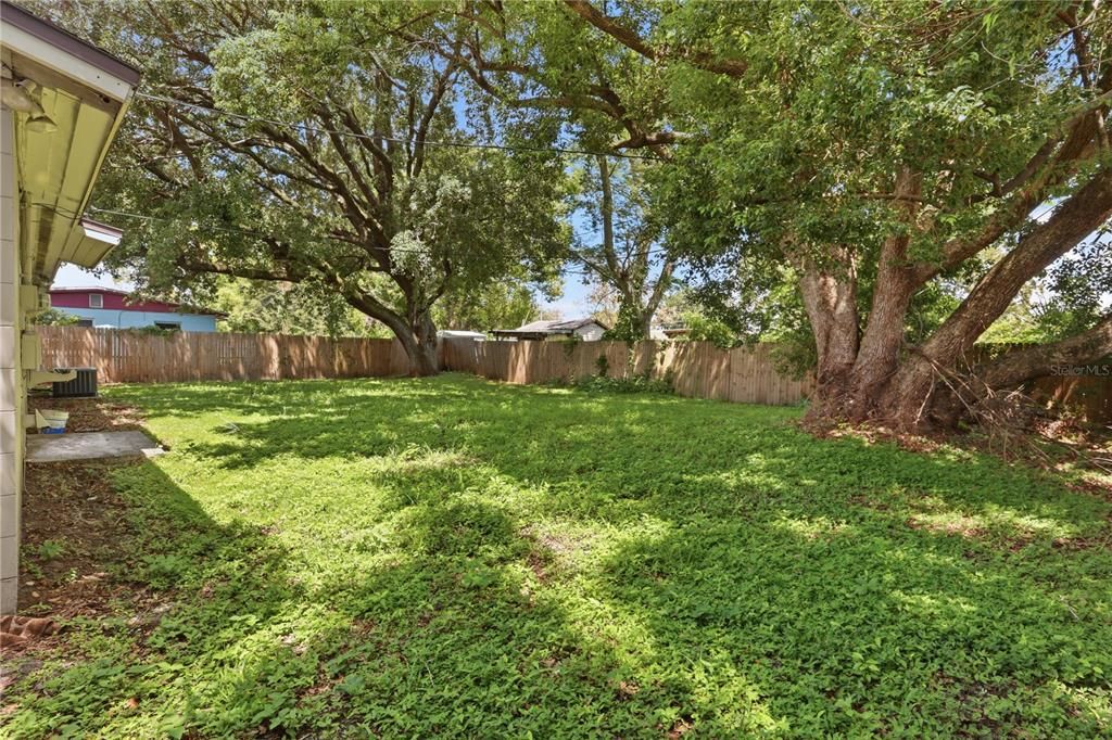 For Sale: $285,000 (3 beds, 2 baths, 1092 Square Feet)