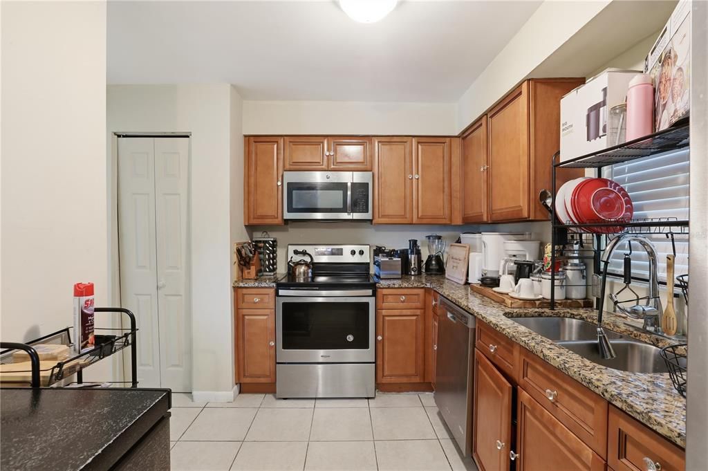 For Sale: $285,000 (3 beds, 2 baths, 1092 Square Feet)