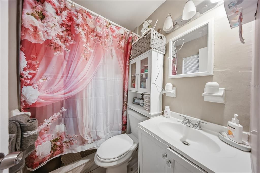 For Sale: $285,000 (3 beds, 2 baths, 1092 Square Feet)