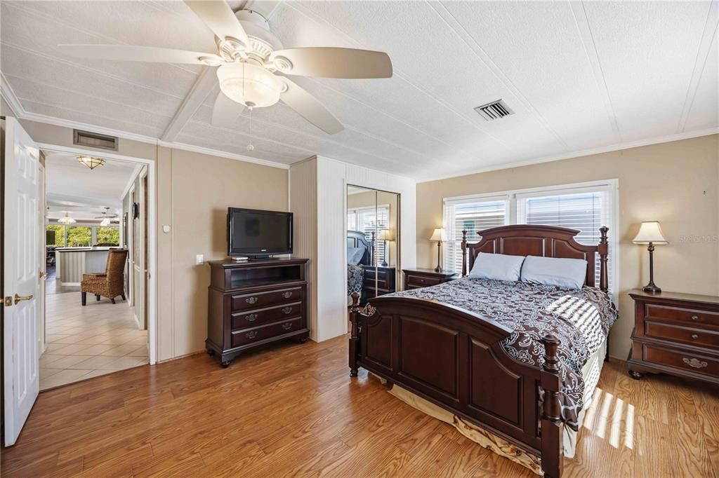 For Sale: $262,000 (2 beds, 2 baths, 1288 Square Feet)