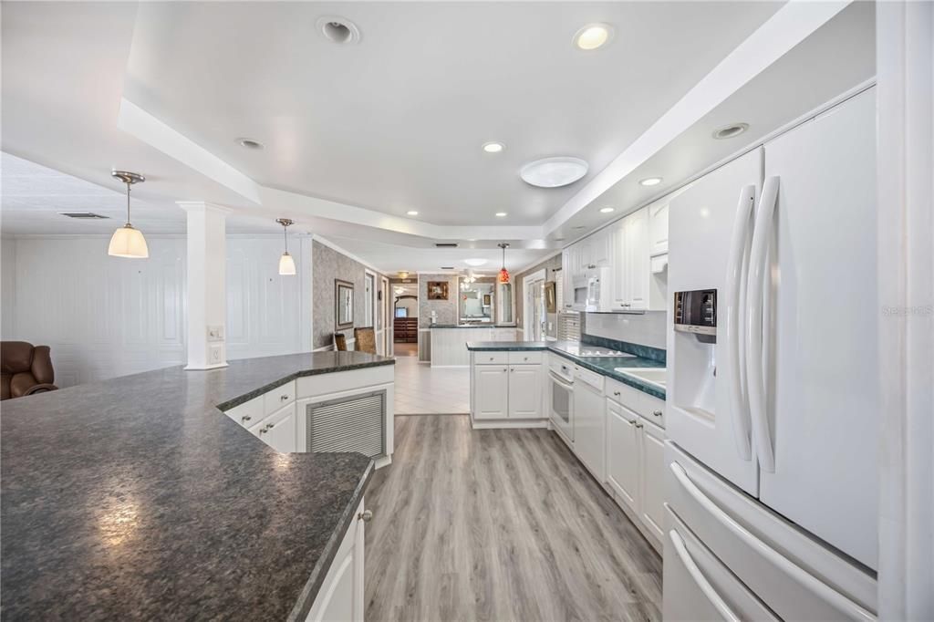 For Sale: $262,000 (2 beds, 2 baths, 1288 Square Feet)