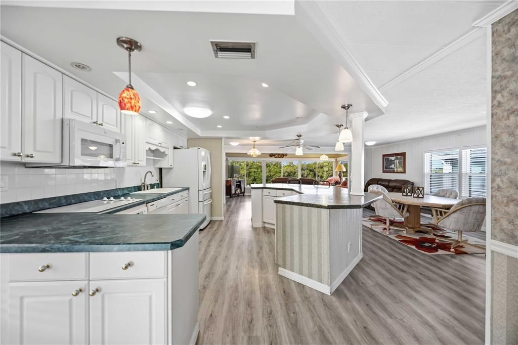 For Sale: $262,000 (2 beds, 2 baths, 1288 Square Feet)