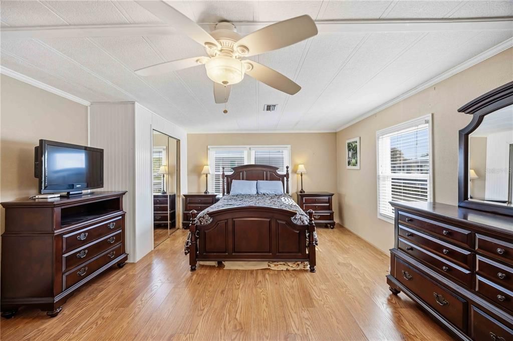 For Sale: $262,000 (2 beds, 2 baths, 1288 Square Feet)