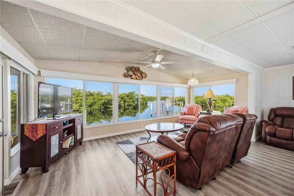 For Sale: $262,000 (2 beds, 2 baths, 1288 Square Feet)