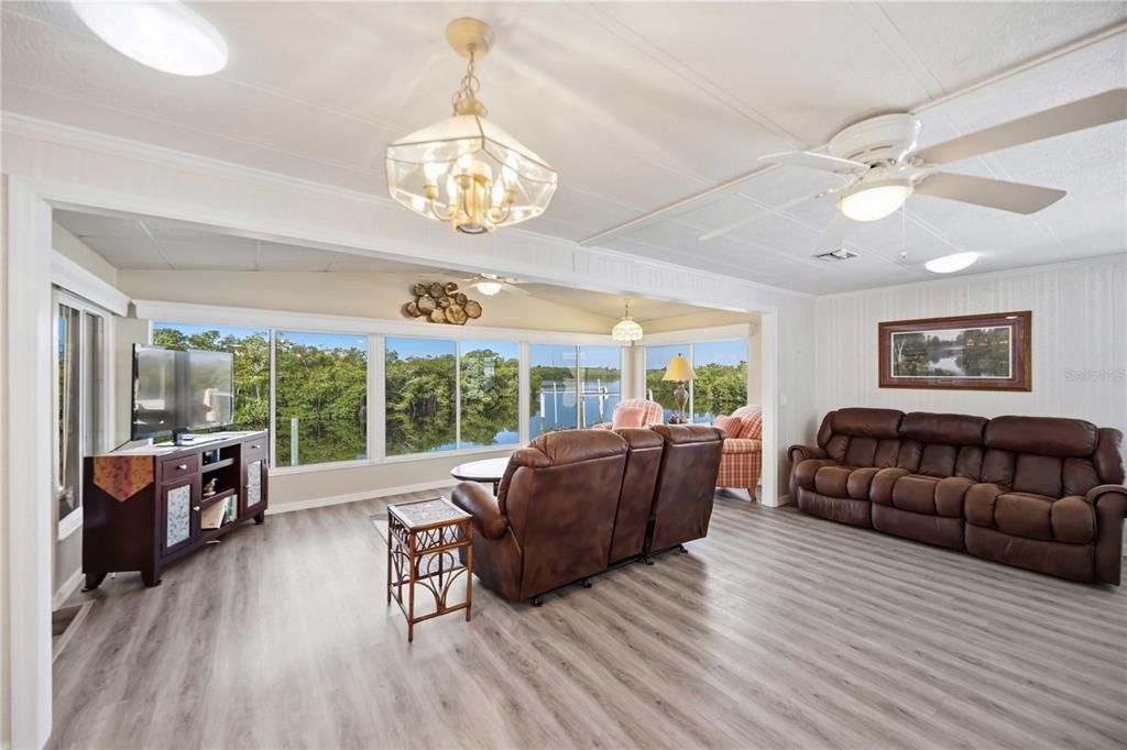 For Sale: $262,000 (2 beds, 2 baths, 1288 Square Feet)