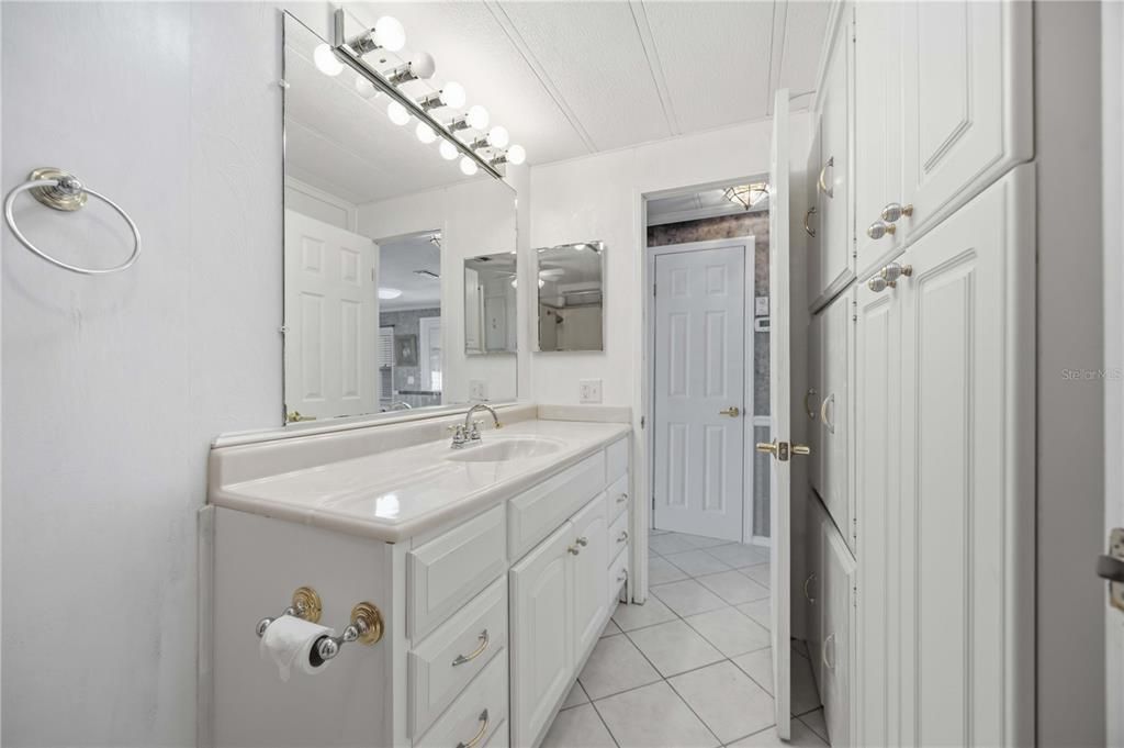 For Sale: $262,000 (2 beds, 2 baths, 1288 Square Feet)