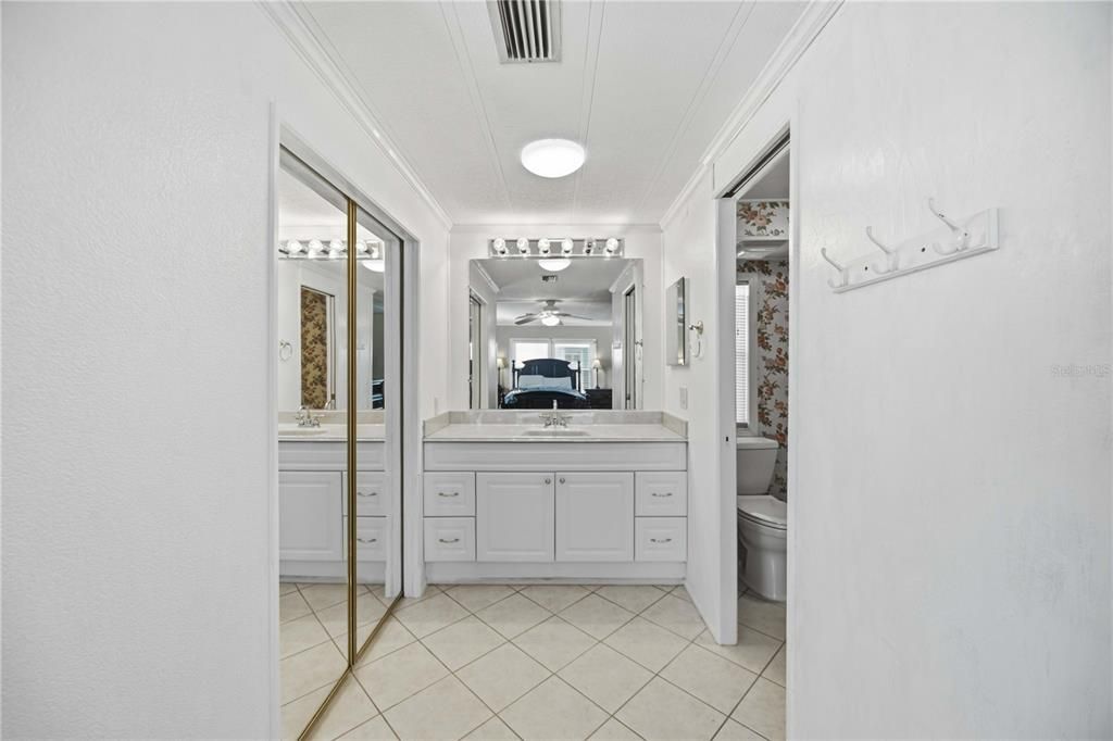 For Sale: $262,000 (2 beds, 2 baths, 1288 Square Feet)