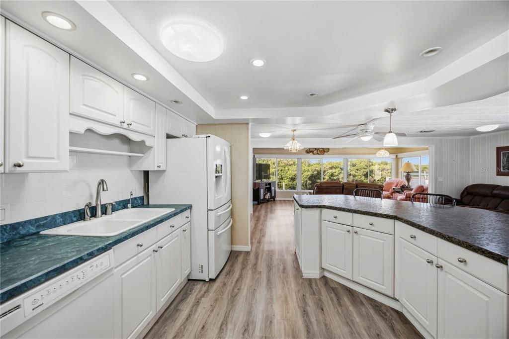 For Sale: $262,000 (2 beds, 2 baths, 1288 Square Feet)