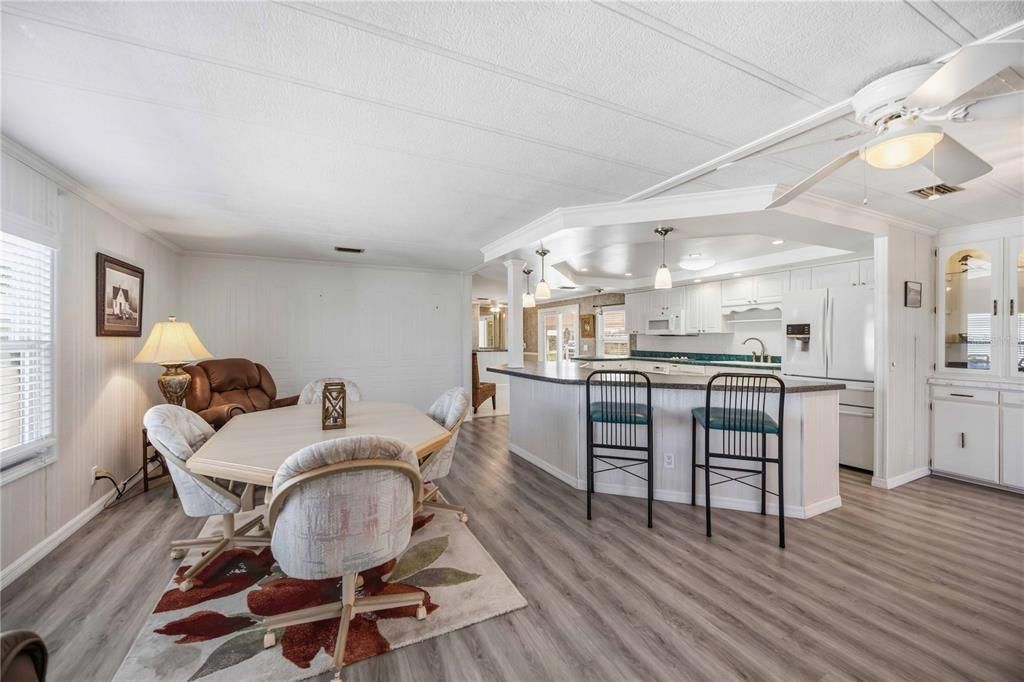 For Sale: $262,000 (2 beds, 2 baths, 1288 Square Feet)