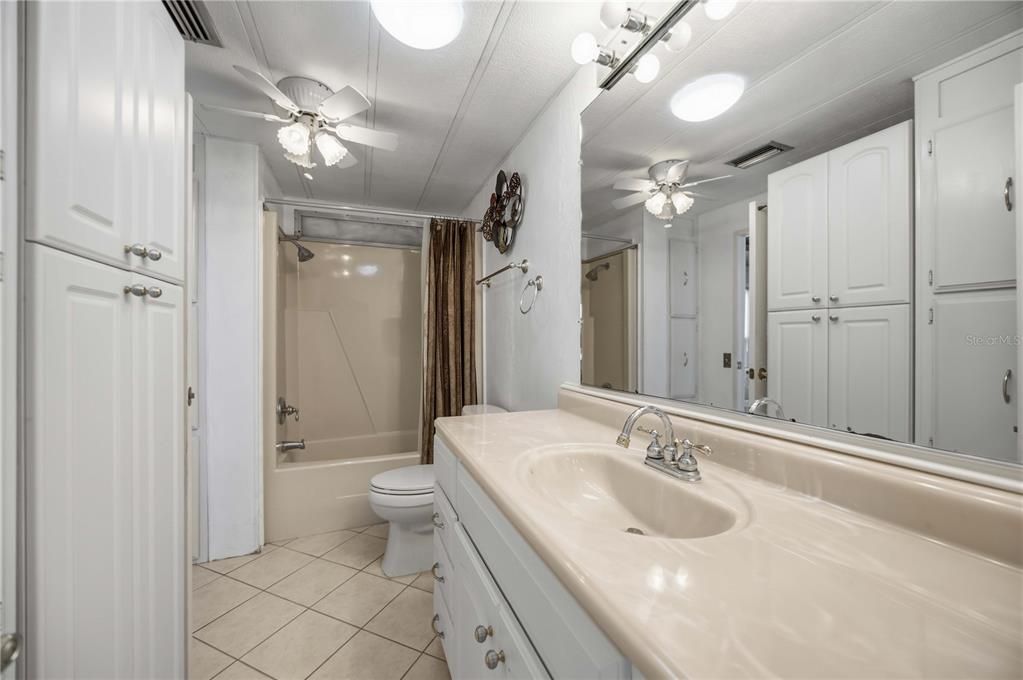 For Sale: $262,000 (2 beds, 2 baths, 1288 Square Feet)
