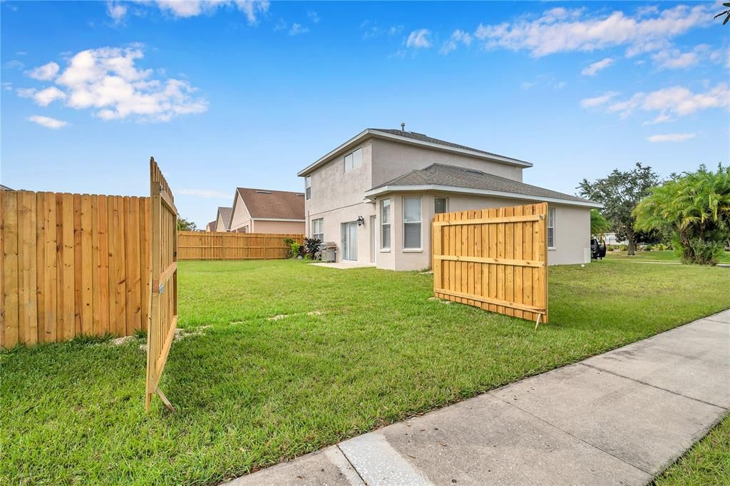 На продажу: $399,900 (4 спален, 2 ванн, 2379 Квадратных фут)