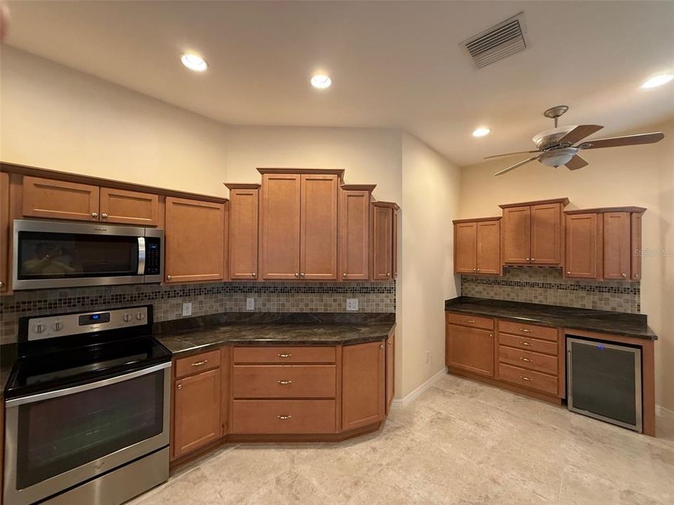 For Sale: $529,000 (3 beds, 2 baths, 1943 Square Feet)