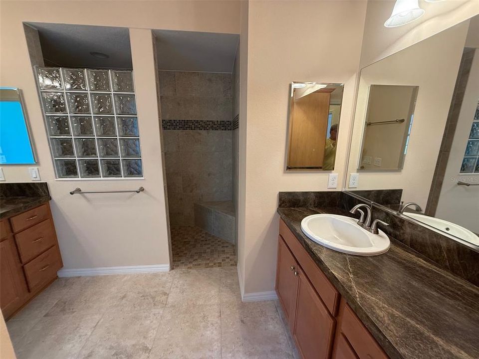 For Sale: $529,000 (3 beds, 2 baths, 1943 Square Feet)