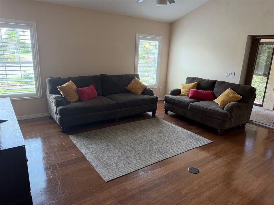For Sale: $529,000 (3 beds, 2 baths, 1943 Square Feet)