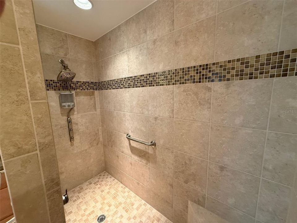 For Sale: $529,000 (3 beds, 2 baths, 1943 Square Feet)