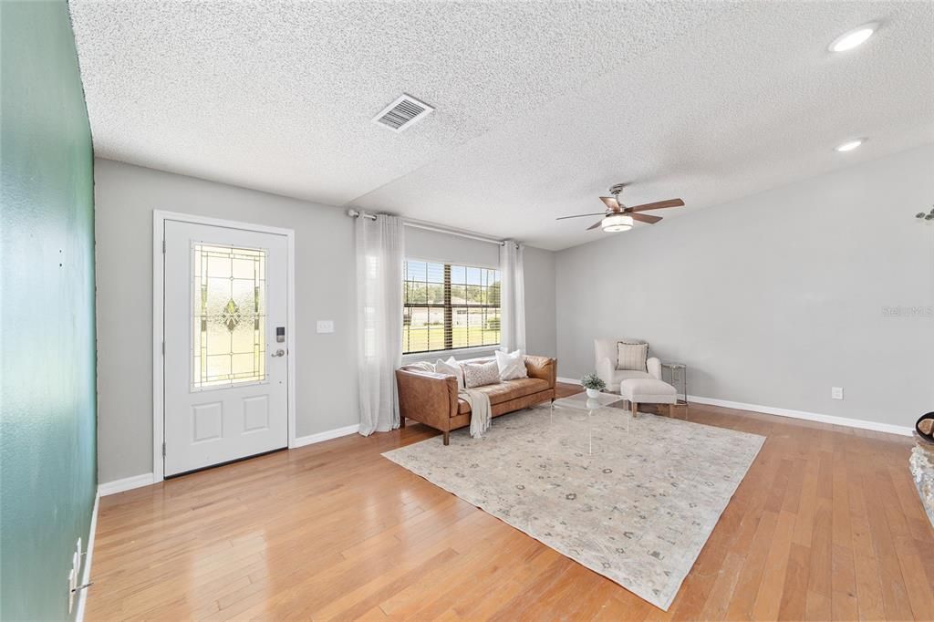 For Sale: $465,000 (3 beds, 2 baths, 1728 Square Feet)