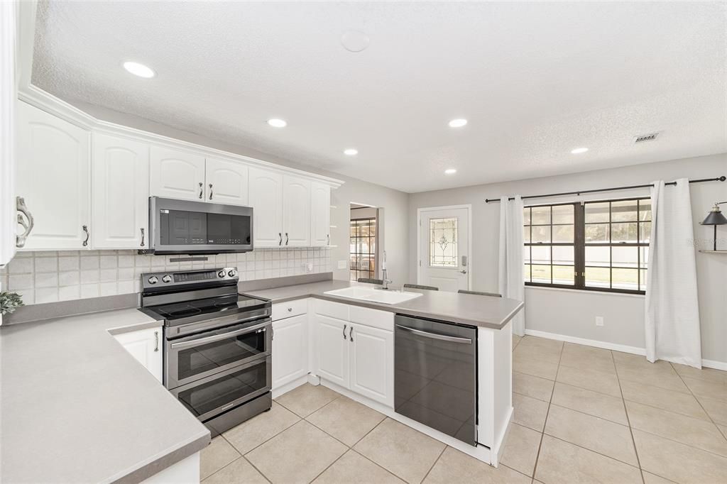 For Sale: $465,000 (3 beds, 2 baths, 1728 Square Feet)