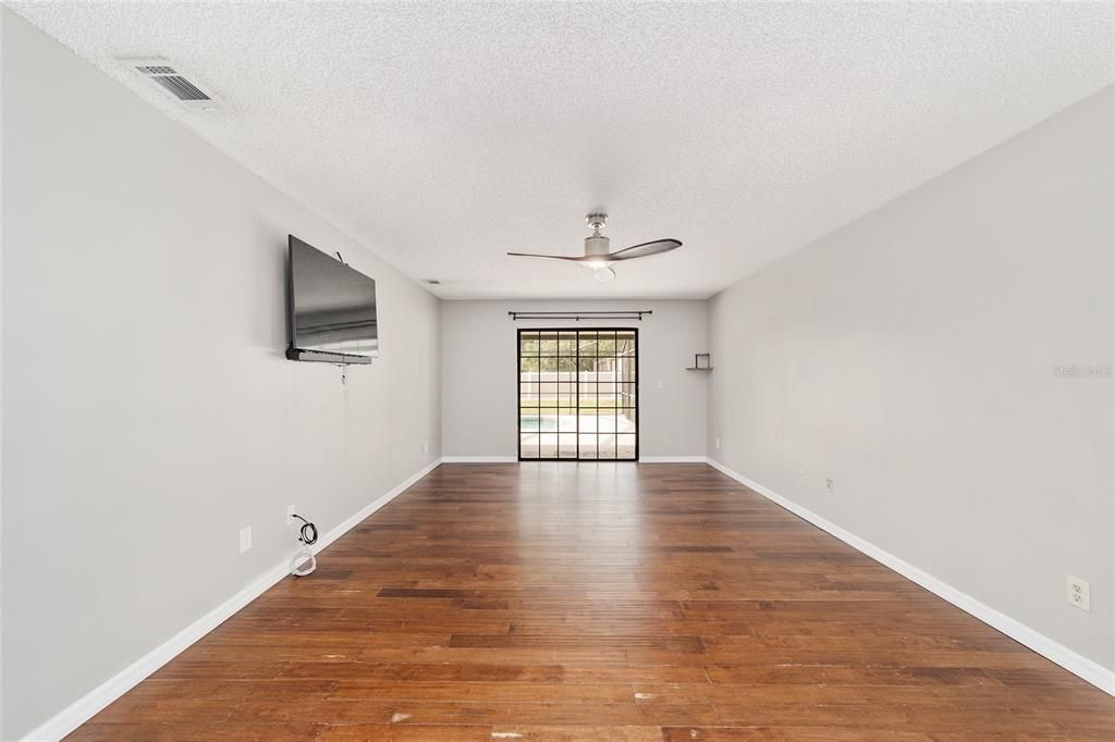 For Sale: $465,000 (3 beds, 2 baths, 1728 Square Feet)