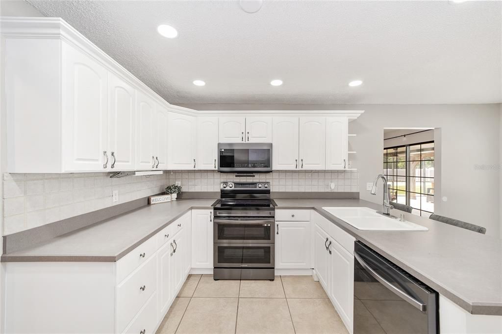 For Sale: $465,000 (3 beds, 2 baths, 1728 Square Feet)