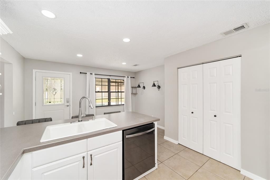 For Sale: $465,000 (3 beds, 2 baths, 1728 Square Feet)