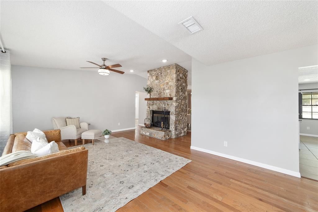 For Sale: $465,000 (3 beds, 2 baths, 1728 Square Feet)