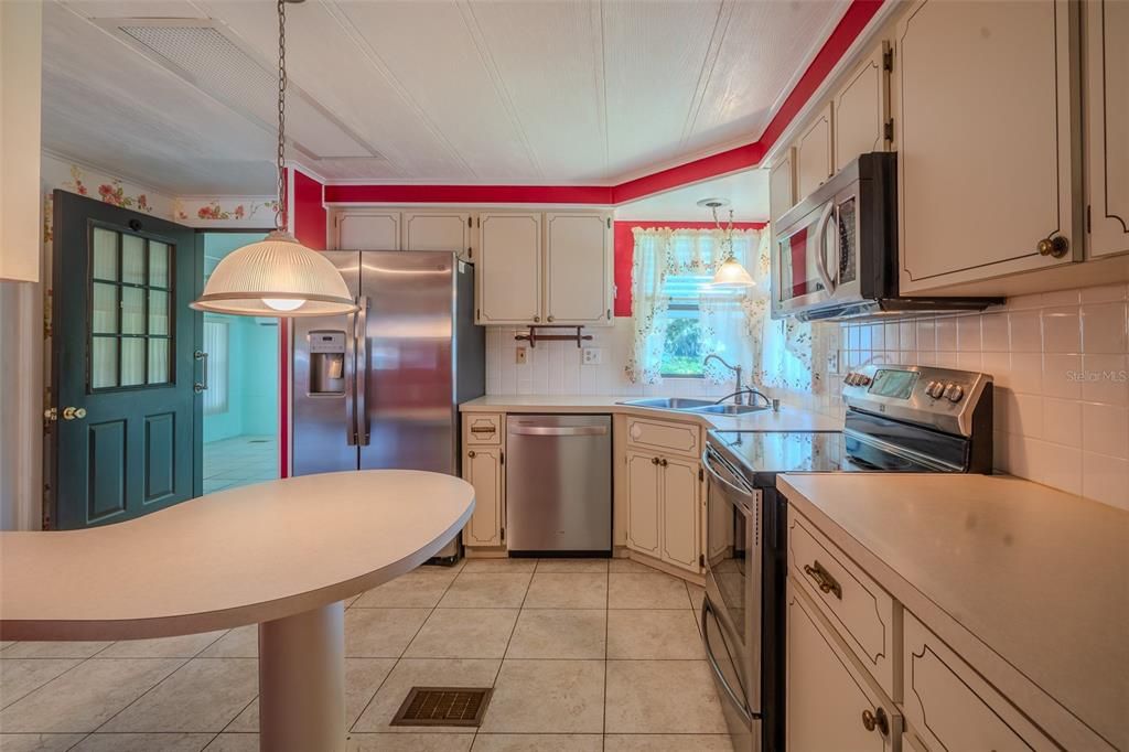 En Venta: $369,900 (2 camas, 2 baños, 2528 Pies cuadrados)