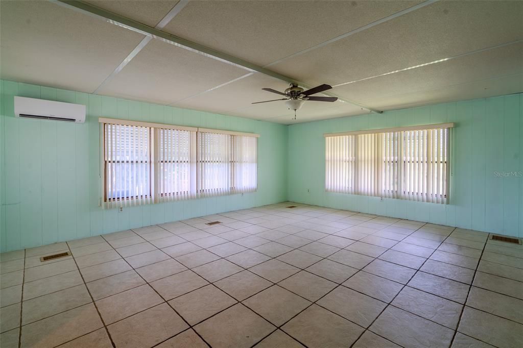 En Venta: $369,900 (2 camas, 2 baños, 2528 Pies cuadrados)
