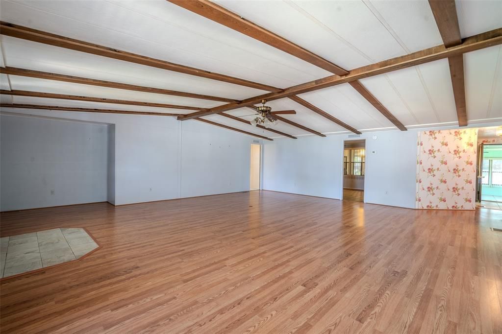 En Venta: $369,900 (2 camas, 2 baños, 2528 Pies cuadrados)