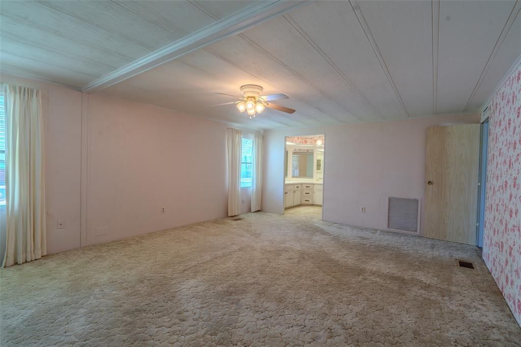 En Venta: $369,900 (2 camas, 2 baños, 2528 Pies cuadrados)