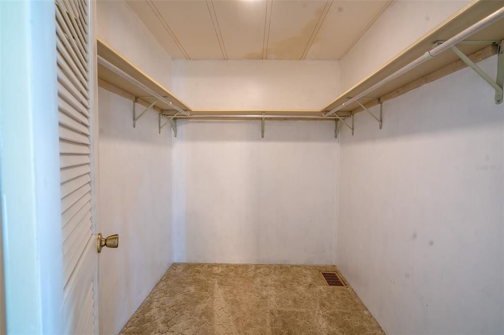 En Venta: $369,900 (2 camas, 2 baños, 2528 Pies cuadrados)