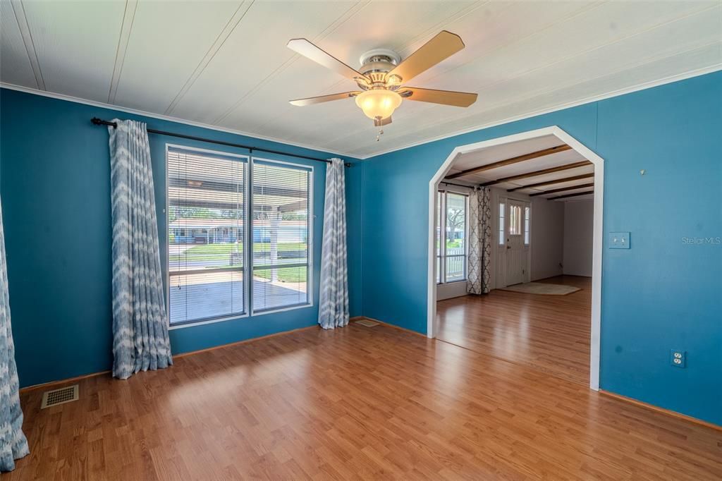 En Venta: $369,900 (2 camas, 2 baños, 2528 Pies cuadrados)