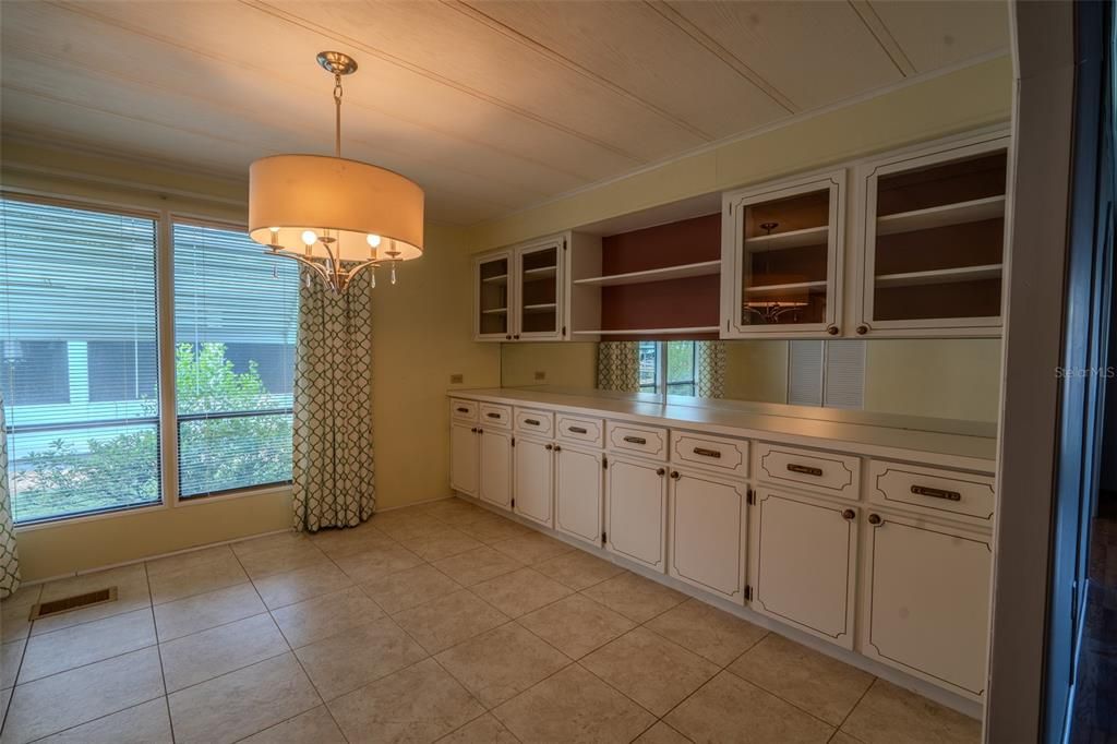 En Venta: $369,900 (2 camas, 2 baños, 2528 Pies cuadrados)