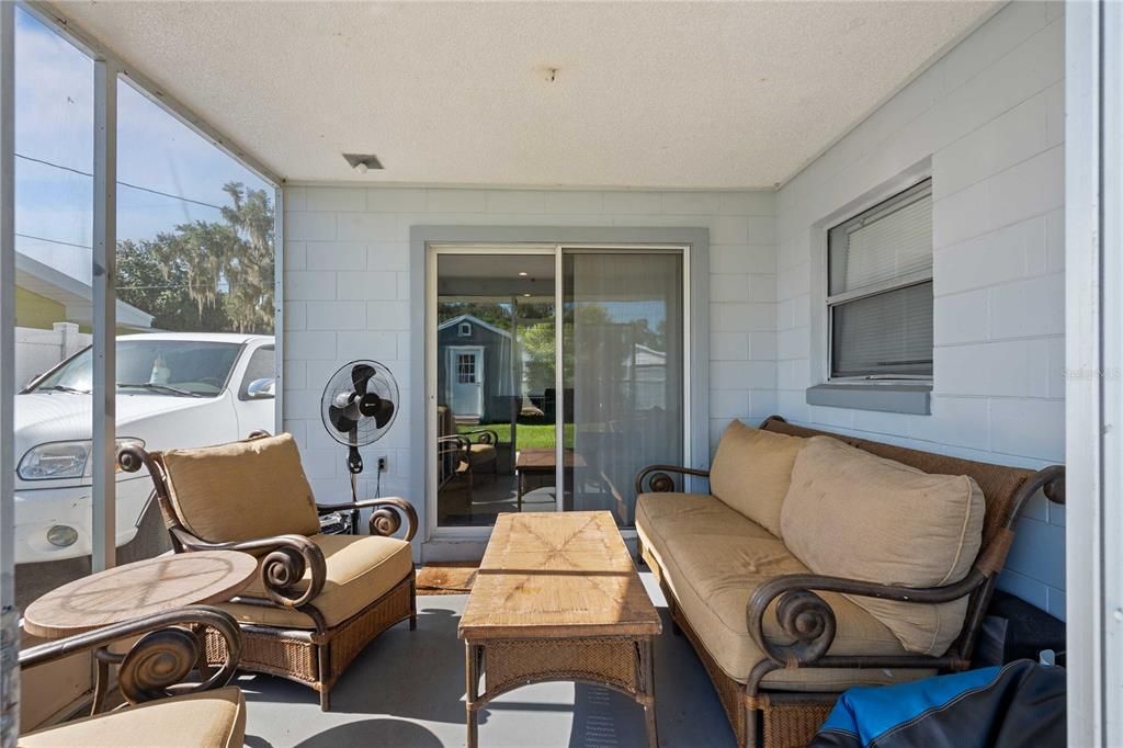 For Sale: $249,900 (2 beds, 1 baths, 1094 Square Feet)