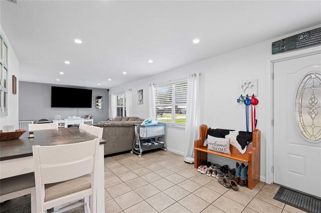 For Sale: $249,900 (2 beds, 1 baths, 1094 Square Feet)