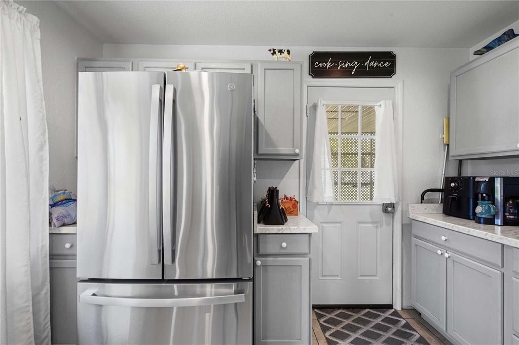 For Sale: $249,900 (2 beds, 1 baths, 1094 Square Feet)