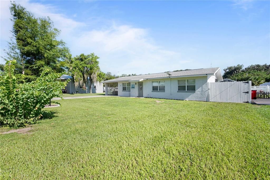 For Sale: $249,900 (2 beds, 1 baths, 1094 Square Feet)