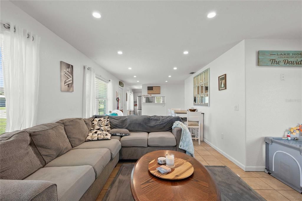 For Sale: $249,900 (2 beds, 1 baths, 1094 Square Feet)