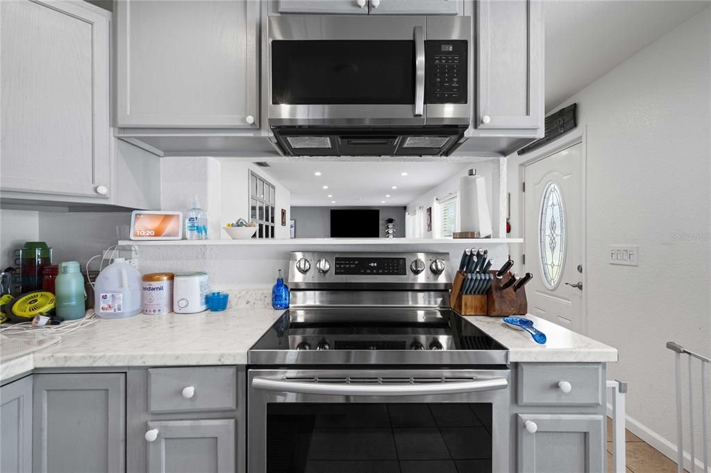 For Sale: $249,900 (2 beds, 1 baths, 1094 Square Feet)