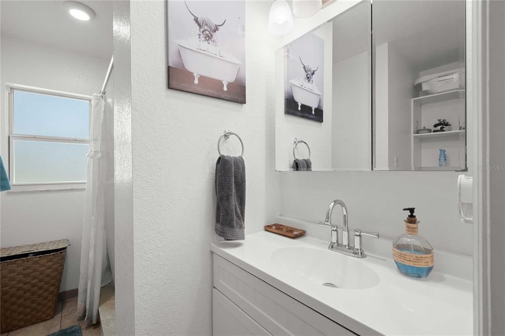 For Sale: $249,900 (2 beds, 1 baths, 1094 Square Feet)