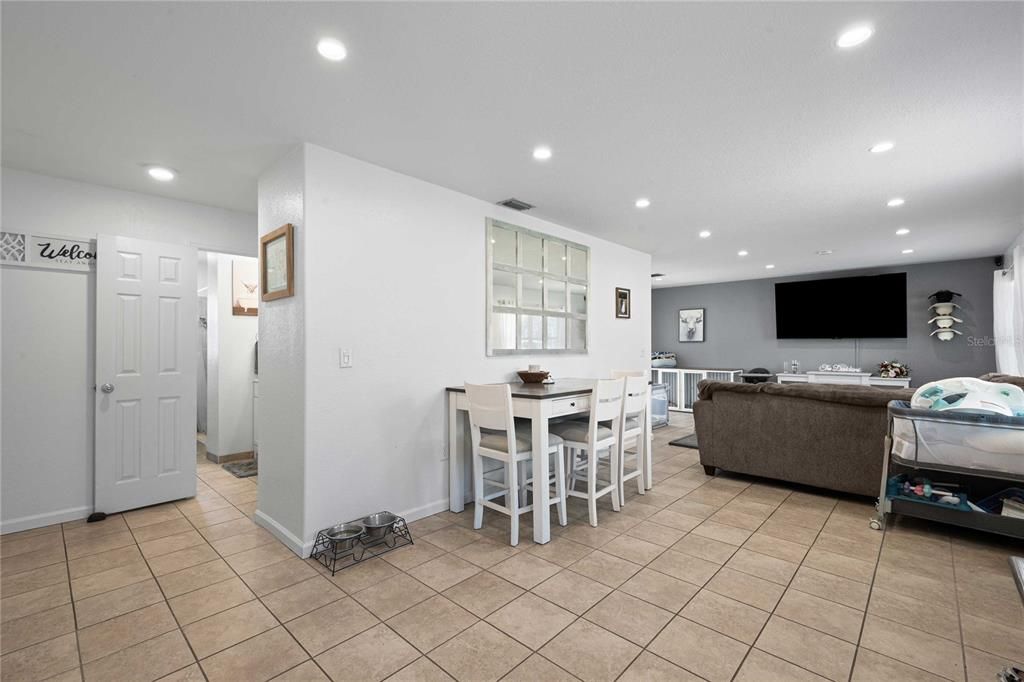 For Sale: $249,900 (2 beds, 1 baths, 1094 Square Feet)