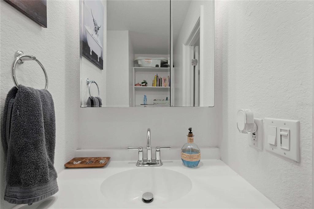 For Sale: $249,900 (2 beds, 1 baths, 1094 Square Feet)