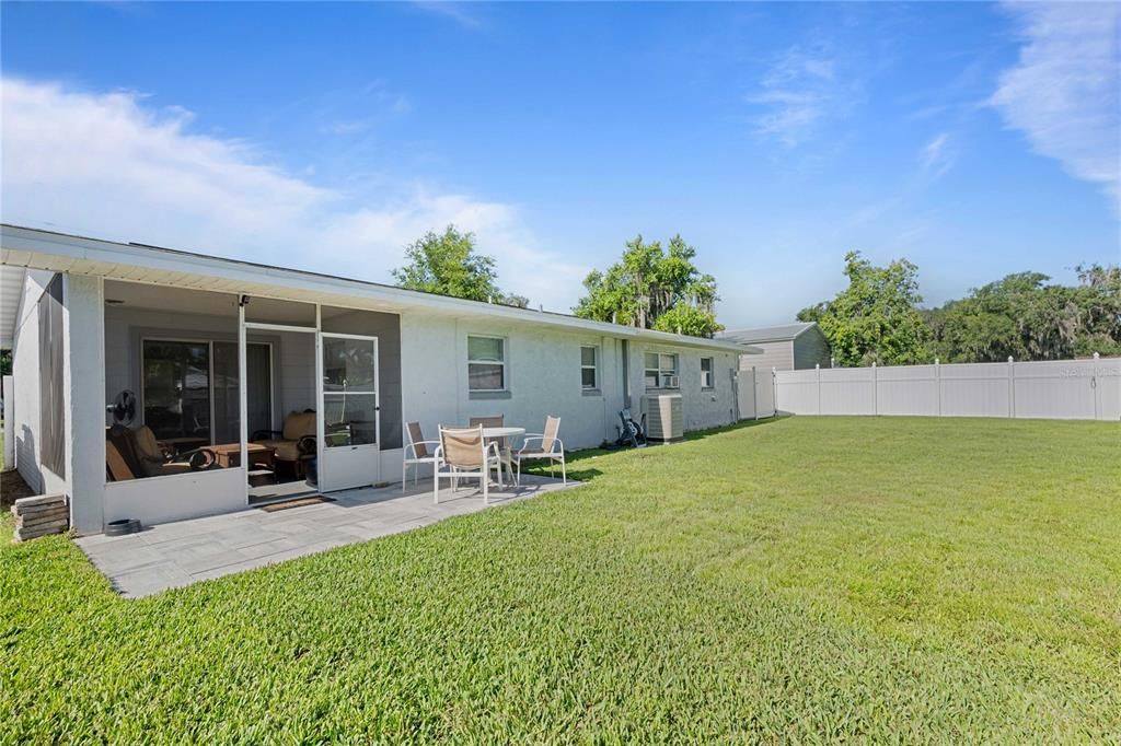 For Sale: $249,900 (2 beds, 1 baths, 1094 Square Feet)