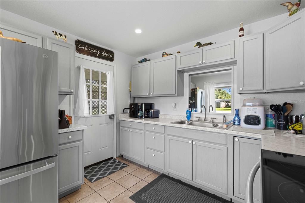 For Sale: $249,900 (2 beds, 1 baths, 1094 Square Feet)
